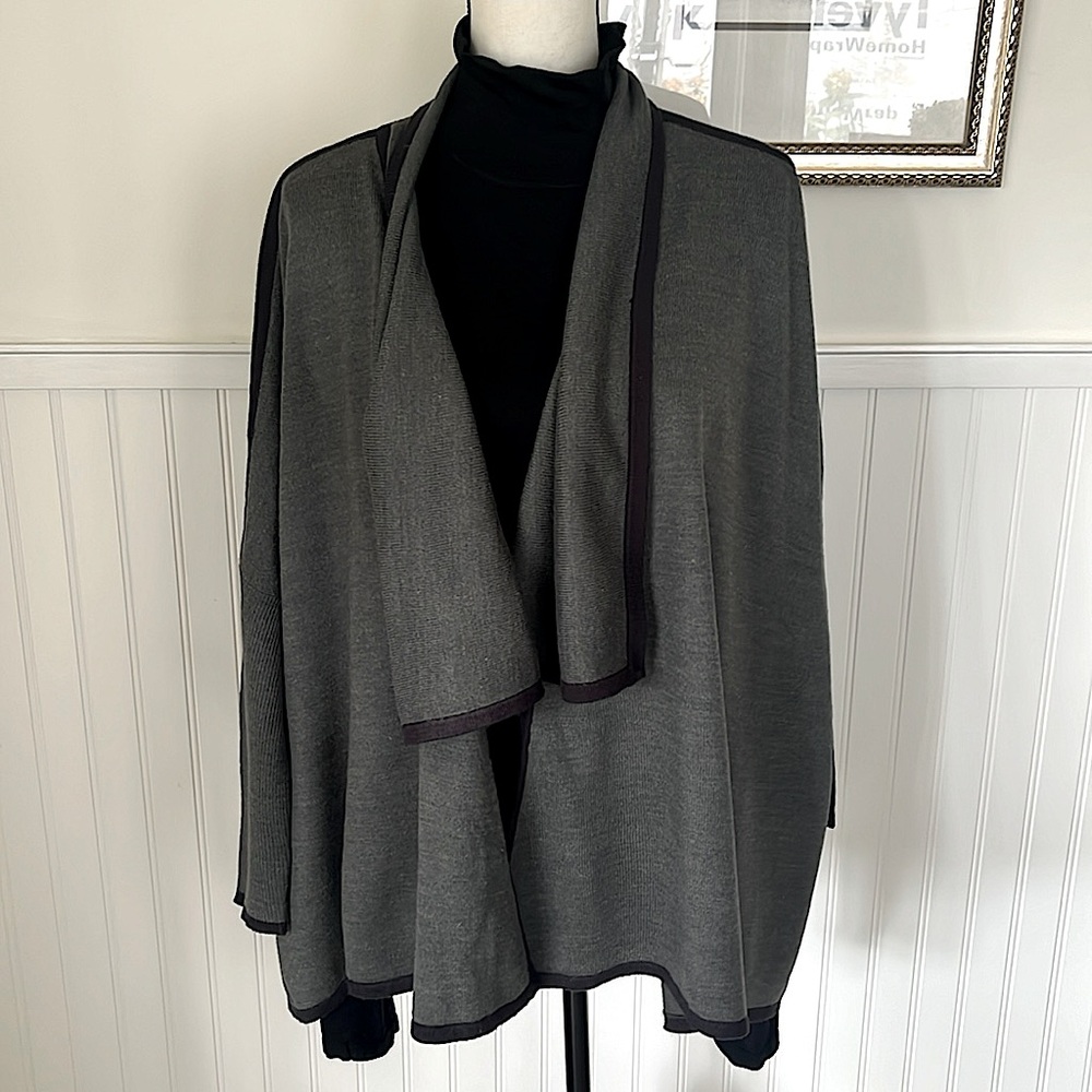 Neely Gray Wrap Sweater Navy Blue Trim Acrylic Oversize Sweep 3/4 Sleeves Sz Sm